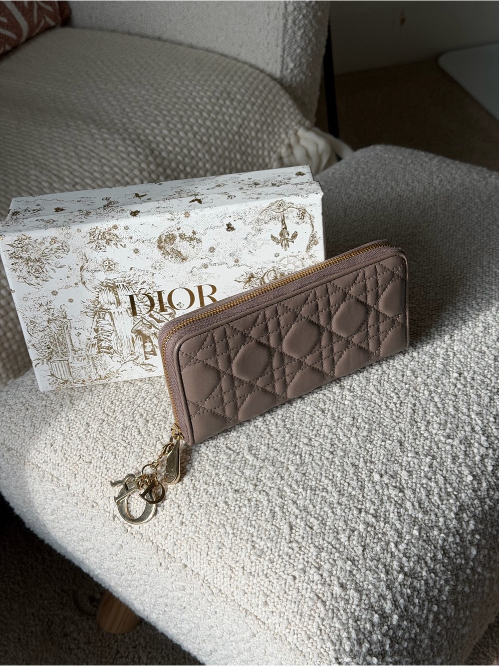 Lady Dior Voyager Wallet! 🤍